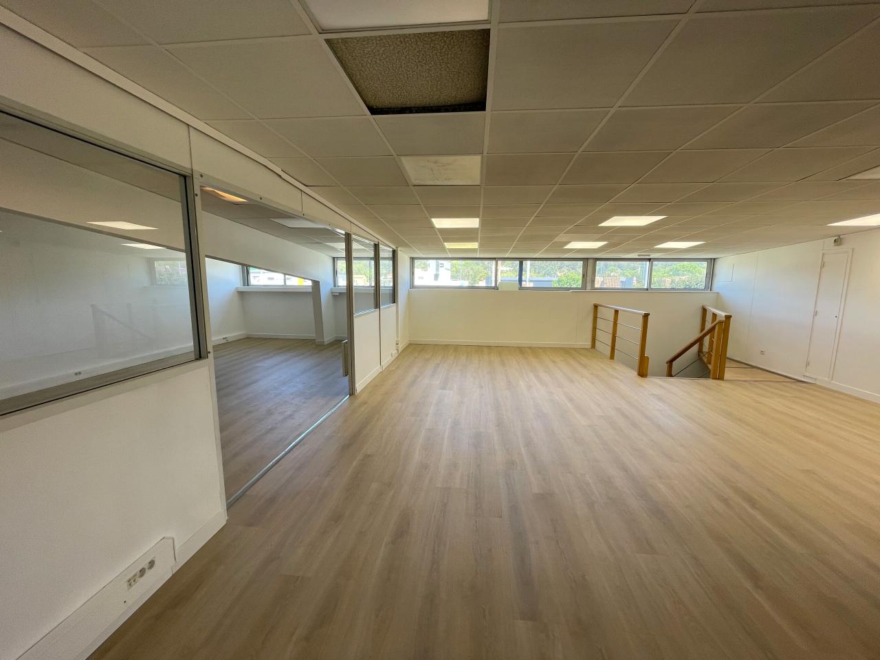 Bureau Aubagne 550m² Location bureau Aubagne Bouches-du-Rhône OLBUR2423455 4